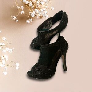 Black high heel dressy shoe
